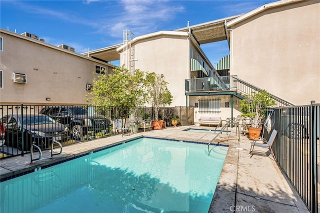 8828 Burnet Ave Unit 9, North Hills, CA 91343 - community pool with a community hot tub and a patio