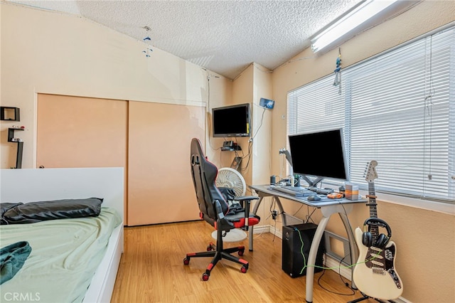 8828 Burnet Ave Unit 9, North Hills, CA 91343 - office with light wood-style floors, a textured ceiling, and lofted ceiling