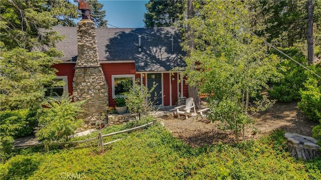 433 Milburn Rd, Lake Arrowhead, CA 92352 - view of front of house featuring roof with shingles