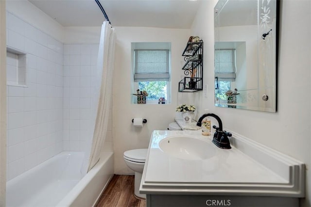 433 Milburn Rd, Lake Arrowhead, CA 92352 - full bath featuring wood finished floors, shower / bathtub combination with curtain, and vanity