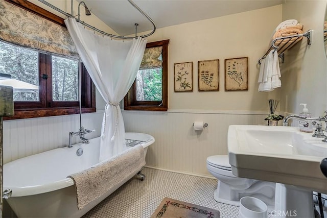 433 Milburn Rd, Lake Arrowhead, CA 92352 - full bathroom featuring wainscoting and a freestanding tub