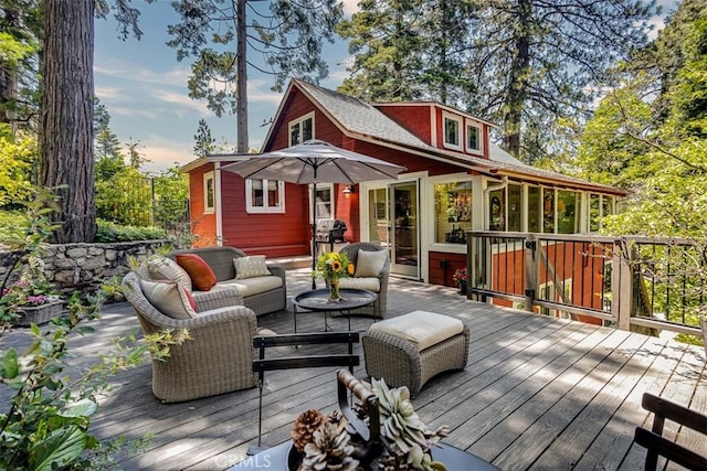 433 Milburn Rd, Lake Arrowhead, CA 92352 - wooden deck with an outdoor hangout area and a sunroom