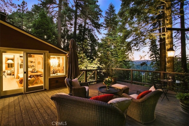 433 Milburn Rd, Lake Arrowhead, CA 92352 - view of deck at dusk