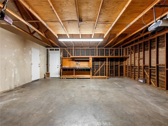 9383 11th Ave, Hesperia, CA 92345 - view of garage