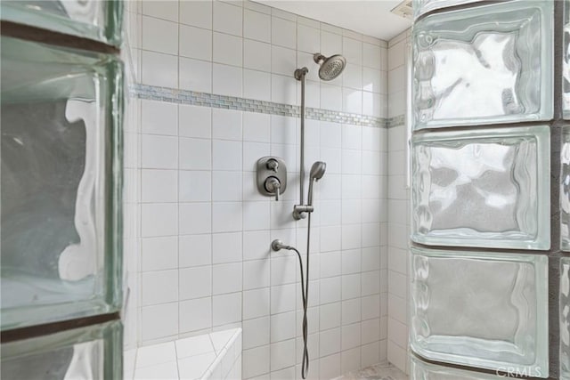 9229 Balboa Ave Unit 4, San Simeon, CA 93452 - full bathroom with tiled shower