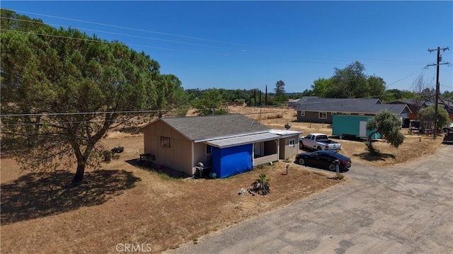 2048 10th St, Oroville, CA 95965 - view of front facade featuring driveway