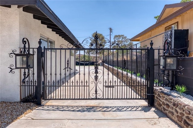 7573 Cibola Trl, Yucca Valley, CA 92284 - view of gate