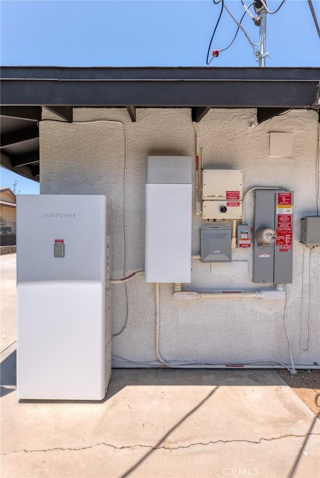 7573 Cibola Trl, Yucca Valley, CA 92284 - exterior view of a power storage unit and related energy utilities