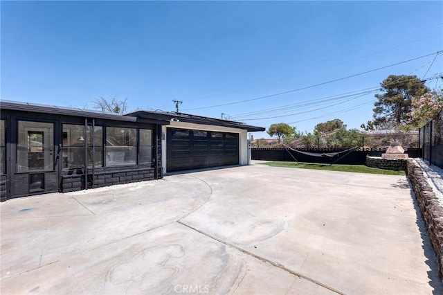 7573 Cibola Trl, Yucca Valley, CA 92284 - garage with concrete driveway