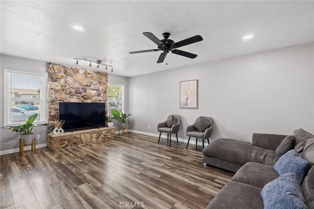 321 Circle Dr, Bakersfield, CA 93308 - photo 8