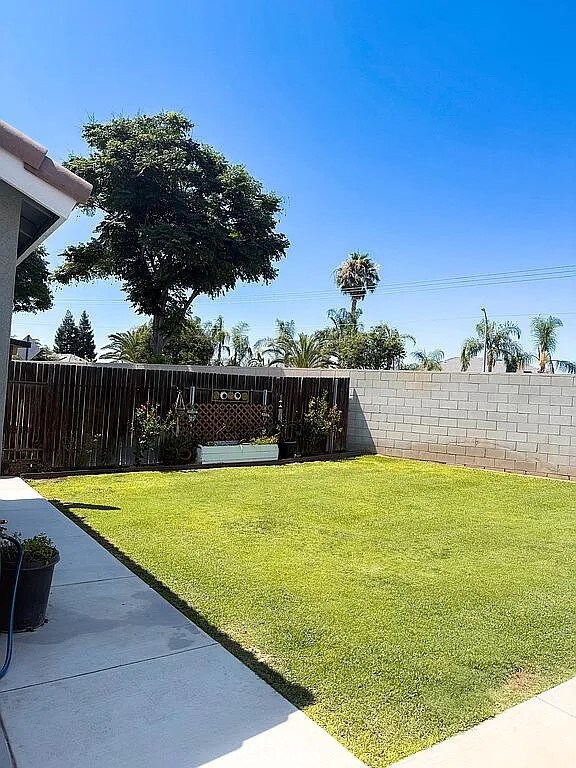 11406 Pacific Harbor Ave, Bakersfield, CA 93312 - photo 22