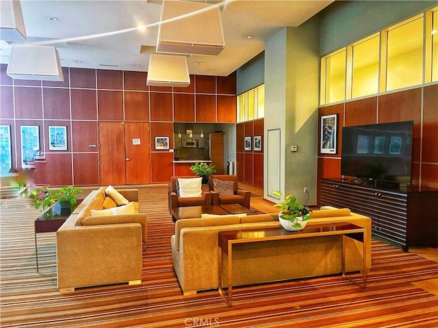 801 S Grand Ave Unit 1608, Los Angeles, CA 90017 - lobby with a towering ceiling