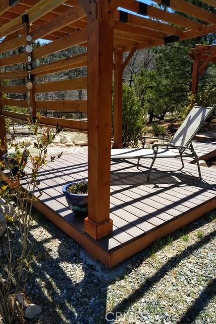 1415 Manzanita Way, Lake Arrowhead, CA 92352 - wooden deck with a pergola