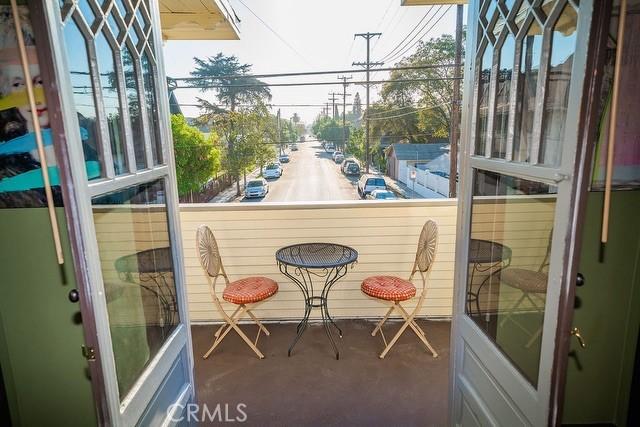 2109 Toberman St, Los Angeles, CA 90007 - view of balcony