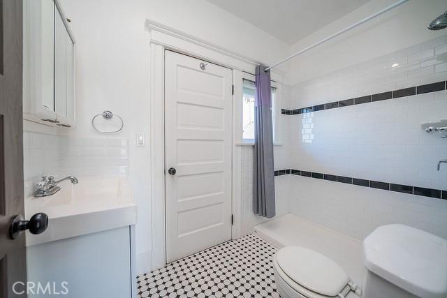 2109 Toberman St, Los Angeles, CA 90007 - bathroom featuring tiled shower, vanity, and tile patterned floors