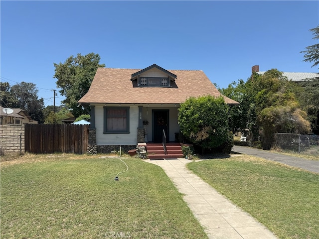 537 San Francisco Ave, Pomona, CA 91767 - bungalow-style home featuring a shingled roof