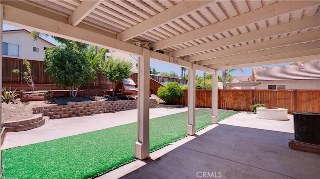 31995 Calle Ballentine, Temecula, CA 92592 - fenced backyard with a patio
