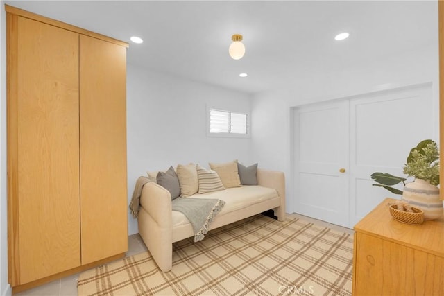 313 14th St, Seal Beach, CA 90740 - living area featuring recessed lighting