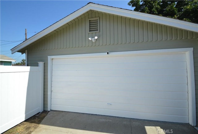 9422 Bartolo Ave, Pico Rivera, CA 90660 - view of detached garage
