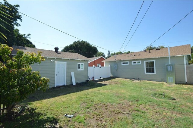 9422 Bartolo Ave, Pico Rivera, CA 90660 - view of yard featuring an outdoor structure
