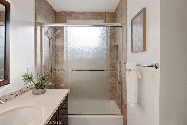 4709 W 149th St, Lawndale, CA 90260 - bathroom with vanity, plenty of natural light, and enclosed tub / shower combo