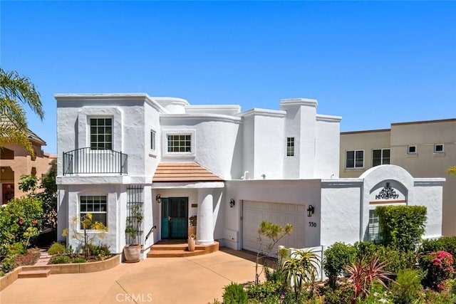 530 Bluerock Dr, San Luis Obispo, CA 93401 - art deco house featuring a garage, stucco siding, a balcony, and concrete driveway