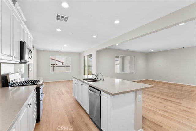 30071 Merrick Ln, Menifee, CA 92584 - kitchen featuring stainless steel appliances, white cabinetry, light wood-style flooring, an island with sink, and recessed lighting