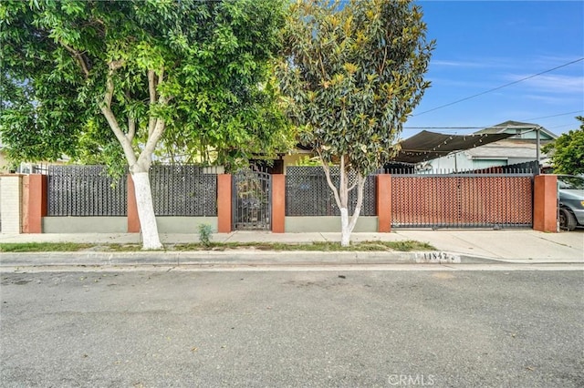 11847 Alabama St, Los Angeles, CA 90059 - view of front of house featuring a fenced front yard