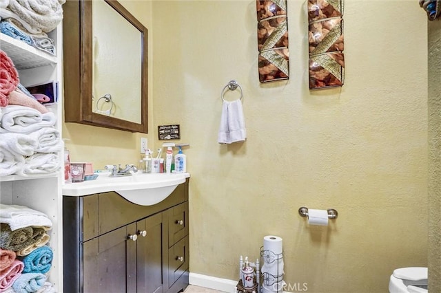 11847 Alabama St, Los Angeles, CA 90059 - half bath featuring toilet and vanity