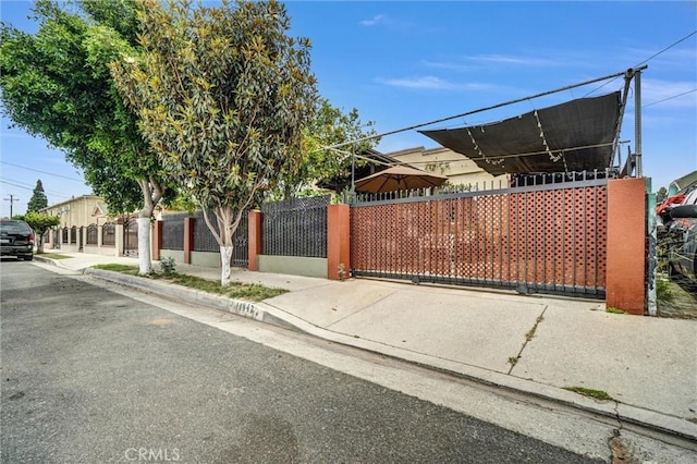 11847 Alabama St, Los Angeles, CA 90059 - gate with a fenced front yard