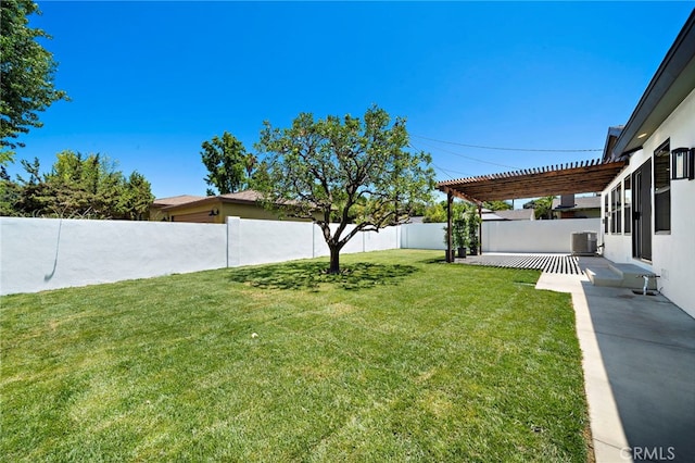 2405 Larchmont Ave, Santa Ana, CA 92706 - fenced backyard with a pergola and a patio