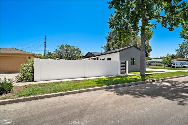 2405 Larchmont Ave, Santa Ana, CA 92706 - view of side of property