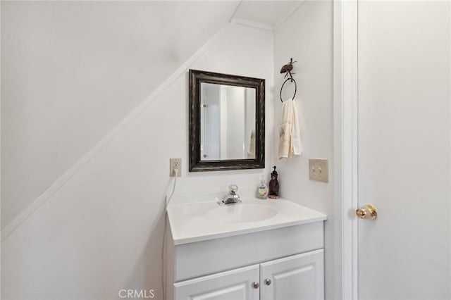 83634 Presidents Ln, Wilsona Gardens, CA 93633 - bathroom featuring vanity and vaulted ceiling