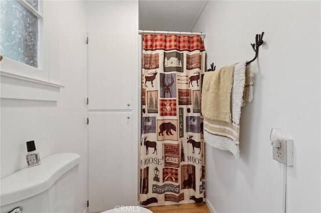 83634 Presidents Ln, Wilsona Gardens, CA 93633 - full bathroom with wood finished floors and a shower with curtain