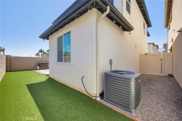389 Allen Dr, Santa Paula, CA 93060 - view of property exterior featuring stucco siding, a fenced backyard, and a gate