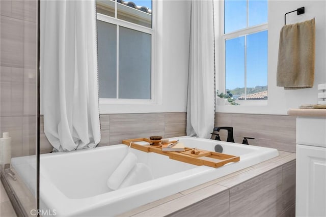 389 Allen Dr, Santa Paula, CA 93060 - bathroom featuring tiled bath