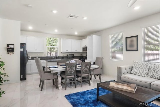 7911 Cold Creek St, Riverside, CA 92507 - dining area featuring recessed lighting