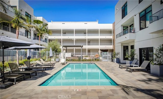 399 E Del Mar Blvd Unit 110, Pasadena, CA 91101 - community pool with a patio