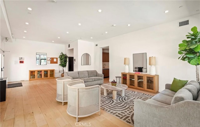399 E Del Mar Blvd Unit 110, Pasadena, CA 91101 - living area featuring light wood-type flooring and recessed lighting