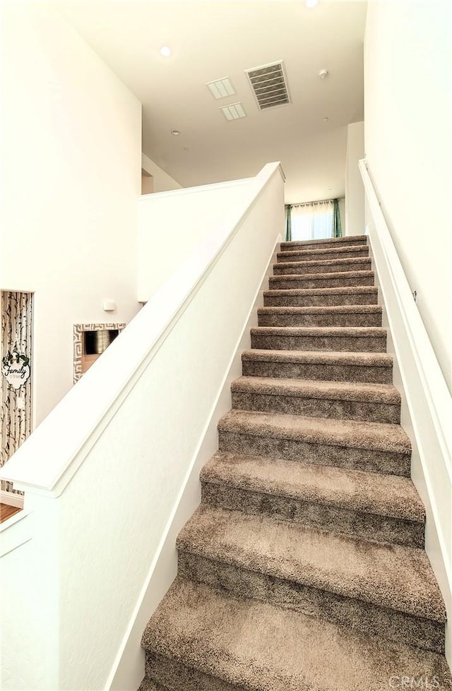 2698 N Arroyo Ave, Fresno, CA 93727 - view of stairway