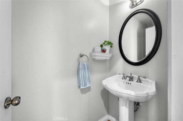 220 S Prospect Ave Unit 9, Redondo Beach, CA 90277 - bathroom with baseboards
