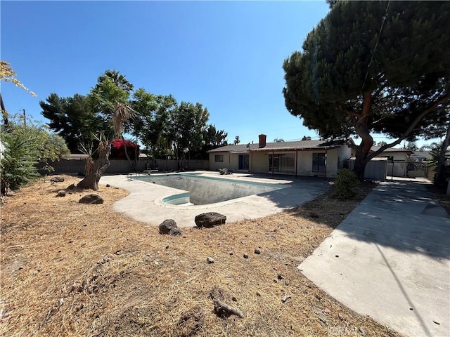 6910 Bellaire Ave, North Hollywood, CA 91605 - view of swimming pool with a patio