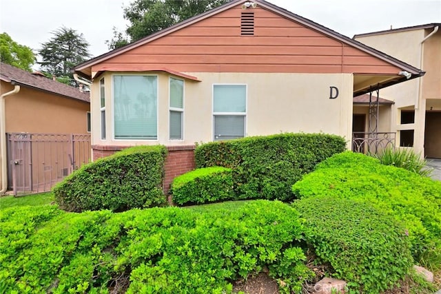 517 E Washington Blvd, Pasadena, CA 91104 - view of front of home with stucco siding