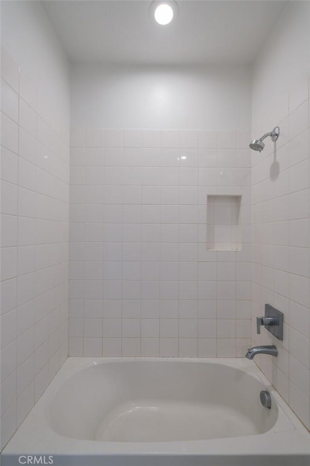 2823 Lily Ln, El Monte, CA 91733 - full bath featuring shower / bath combination