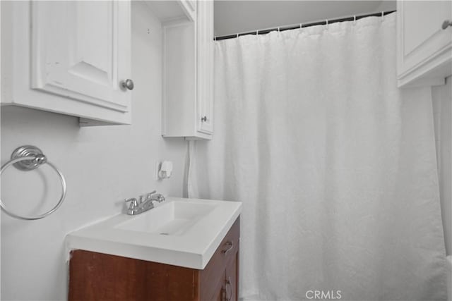 178 E 49th St, Los Angeles, CA 90011 - full bathroom featuring vanity and curtained shower