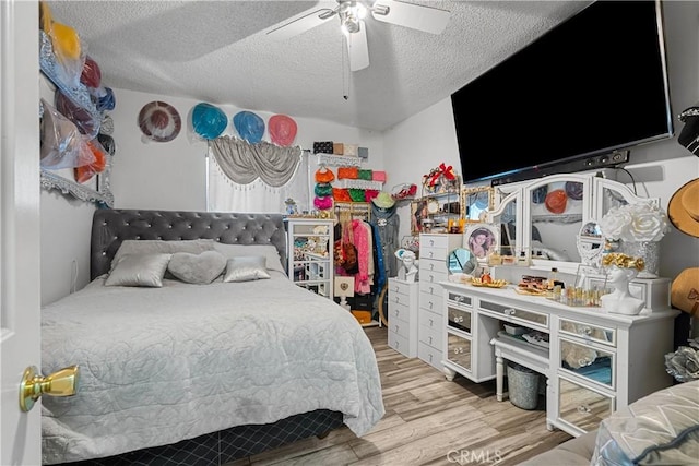 178 E 49th St, Los Angeles, CA 90011 - bedroom featuring wood finished floors, a textured ceiling, and a ceiling fan