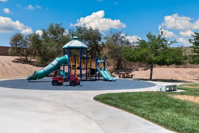 14075 Tourmaline St, Hesperia, CA 92344 - view of community jungle gym