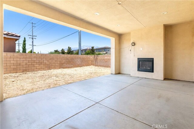 6908 Oleander Ave, Fontana, CA 92336 - fenced backyard featuring a patio