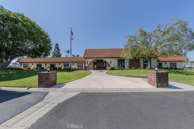 2851 Rolling Hills Dr Unit 255, Fullerton, CA 92835 - view of front of home featuring a front yard, stucco siding, and a tile roof