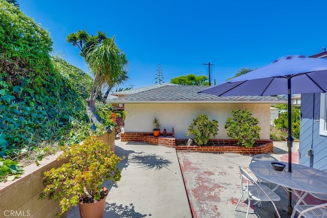 2741 S Walker Ave, San Pedro, CA 90731 - view of patio featuring outdoor dining space